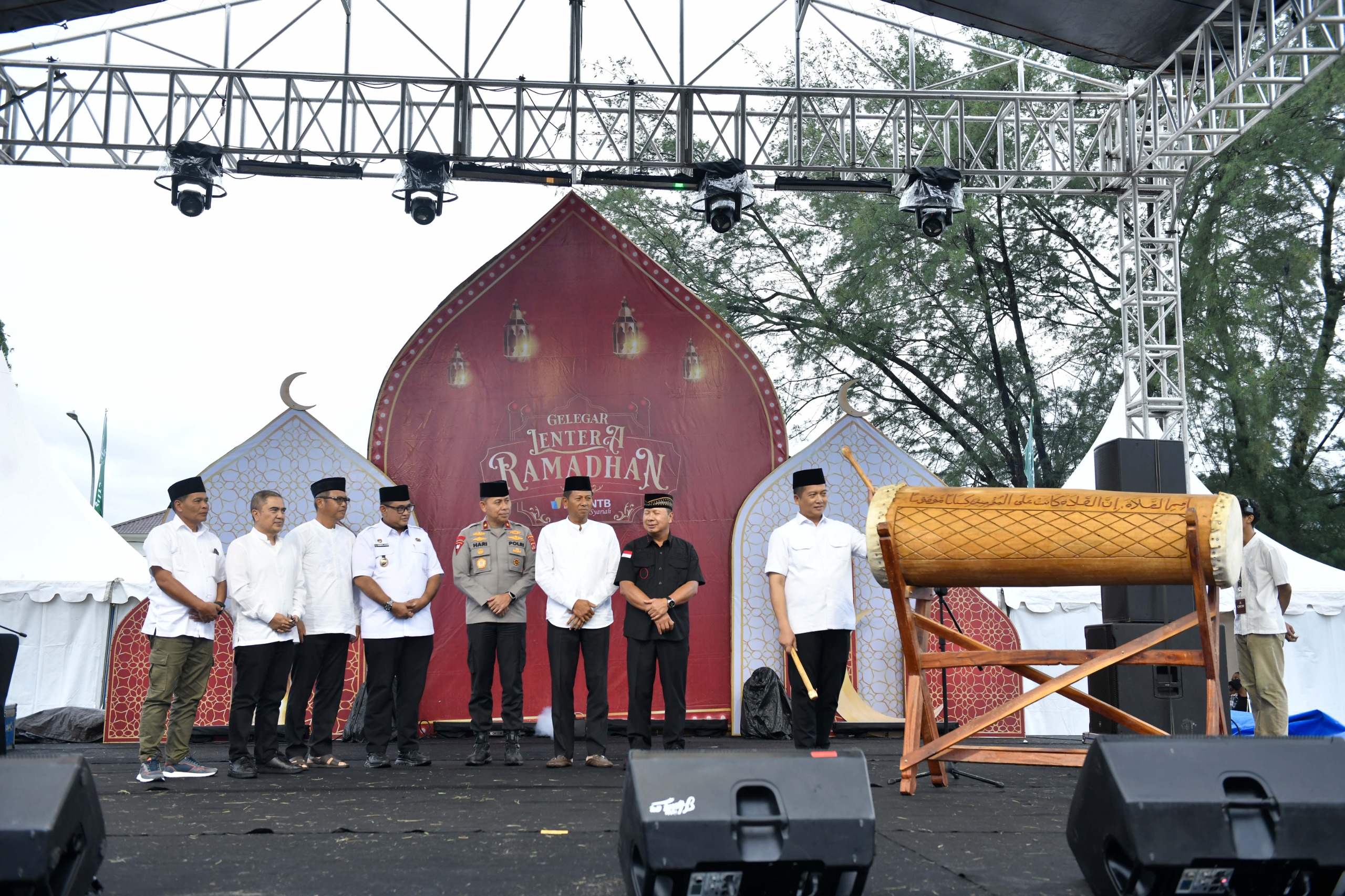 Bank NTB Syariah bersinergi dengan Pemerintah Provinsi Nusa Tenggara Barat (NTB) resmi menghadirkan perhelatan Gelegar Lentera Ramadan.
