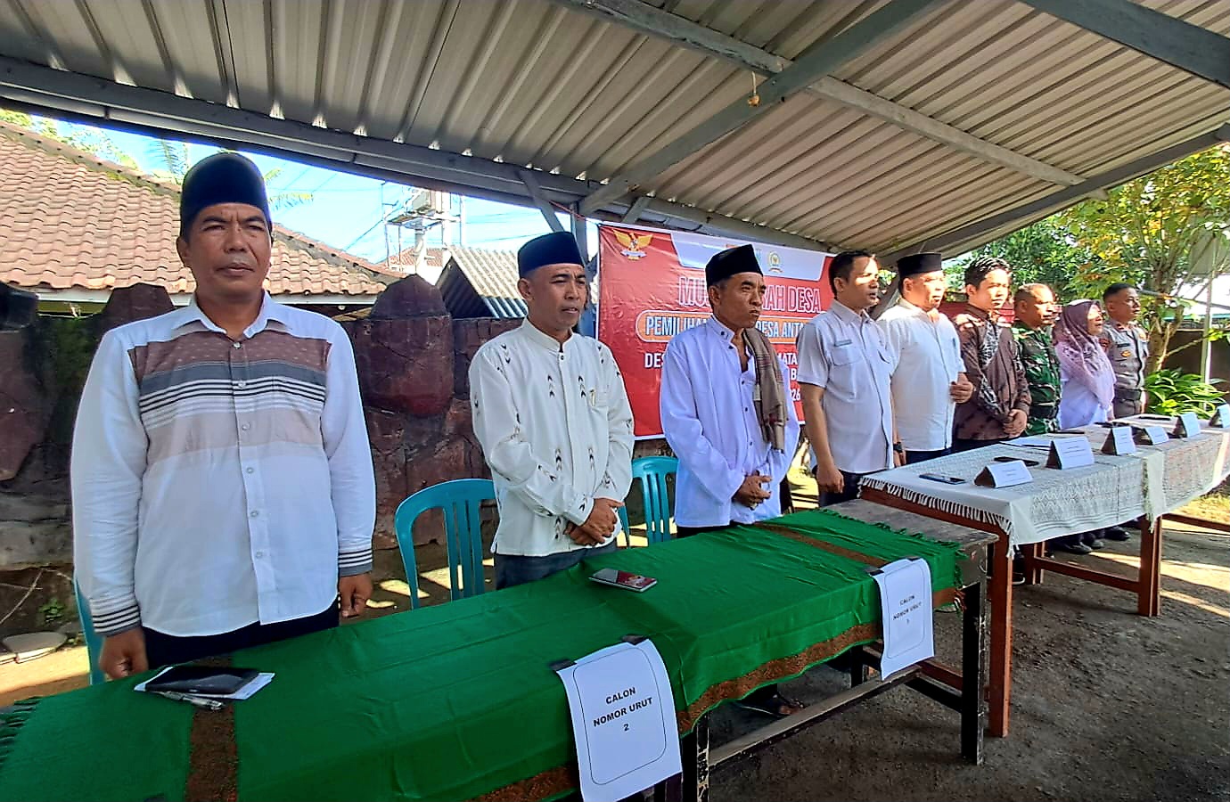 DEMOKRATIS: Proses Pilkades PAW Kebon Ayu berjalan damai dan kondusif, Rabu (4/3).  