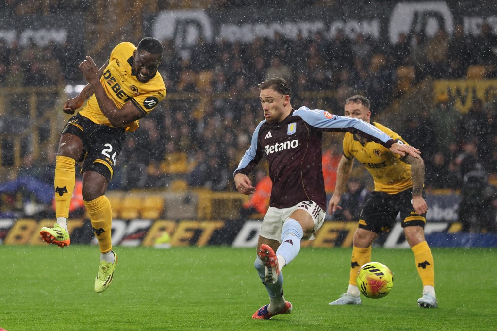 Aston Villa saat menghadapi Wolverhampton Wanderers dalam pertandingan Premier League pada 27 Februari 2026. (DARREN STAPLES/AFP)