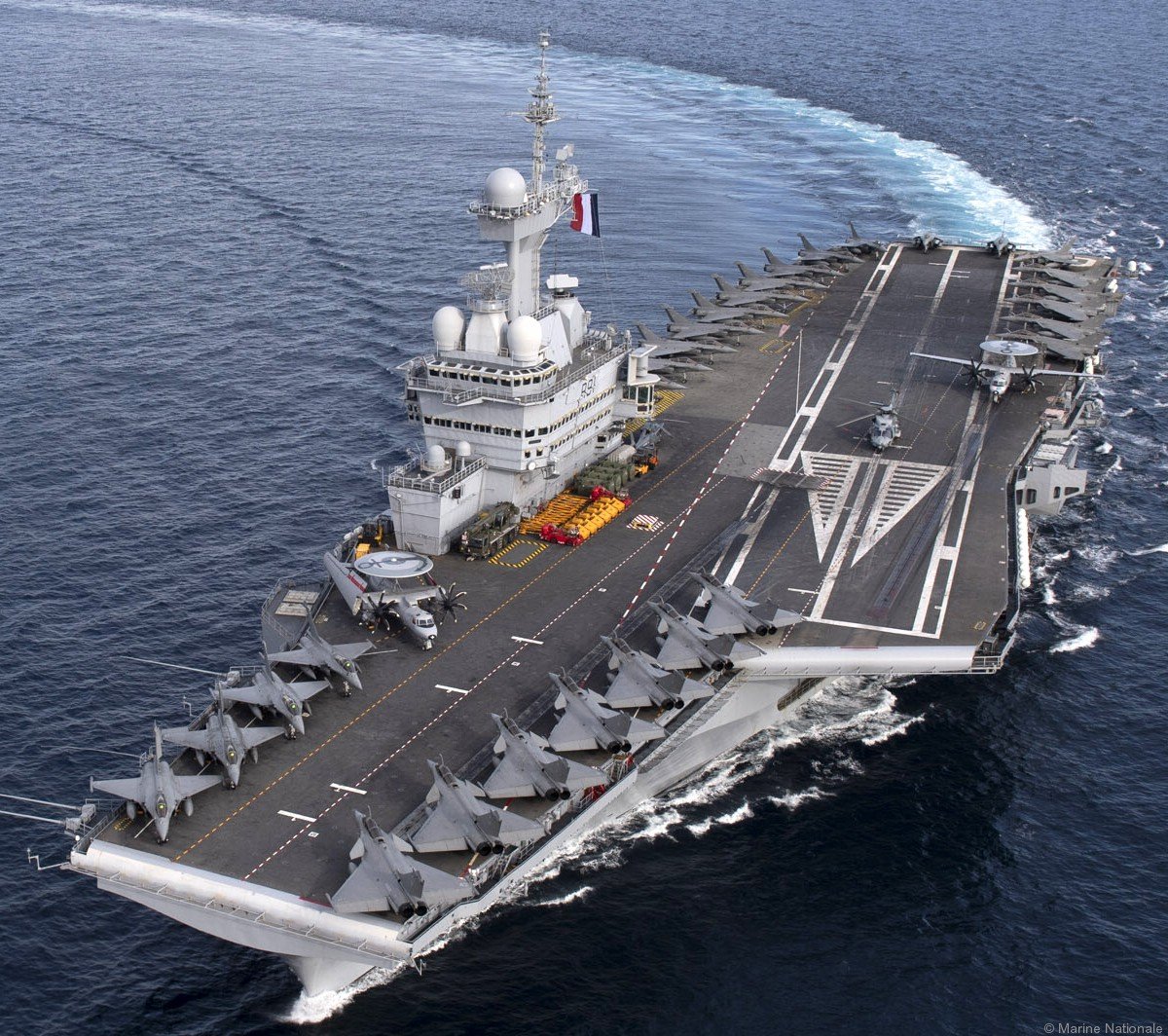 Kapal induk Charles de Gaulle dan jet Rafale Prancis dikerahkan ke Timur Tengah untuk lindungi aset sekutu. (internet)