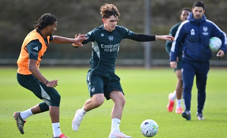 Pemain Arsenal menjalani sesi latihan sebelum menghadapi Brighton dalam lanjutan Liga Inggris.
