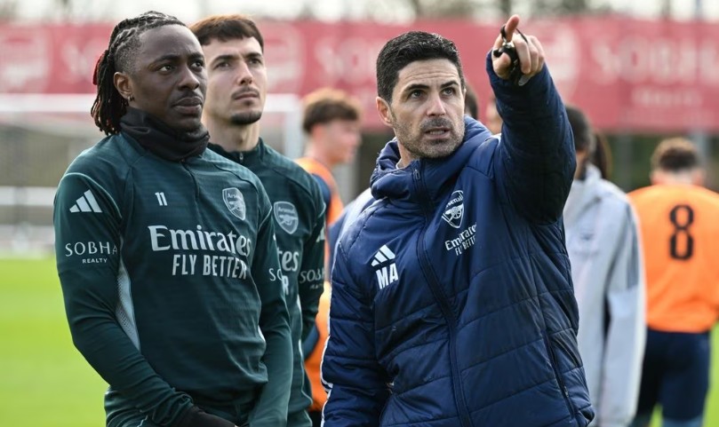 Manajer Arsenal Mikel Arteta memimpin latihan jelang laga kontra Brighton.