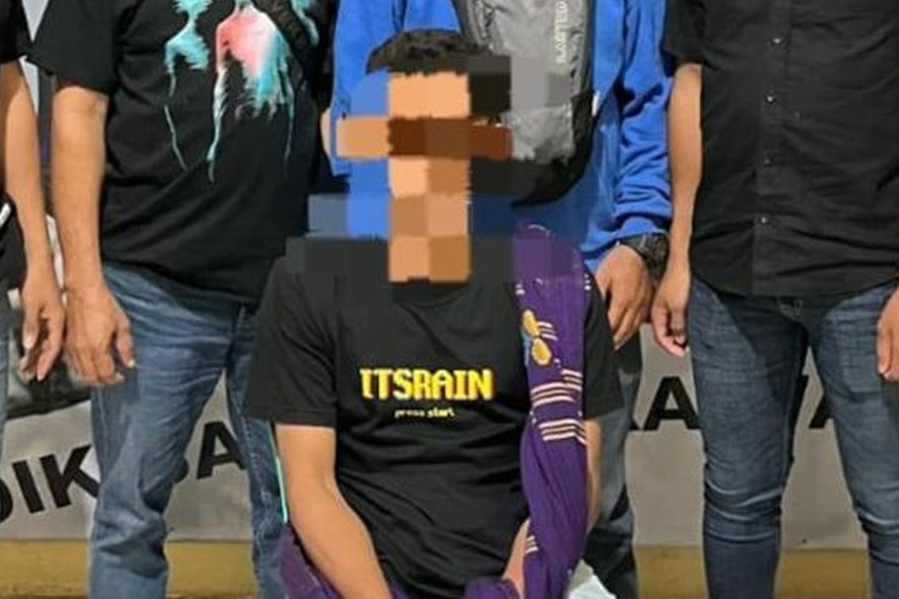 DITANGKAP: Pelaku SR diamankan di Polres Bima, Selasa (3/3).&nbsp;