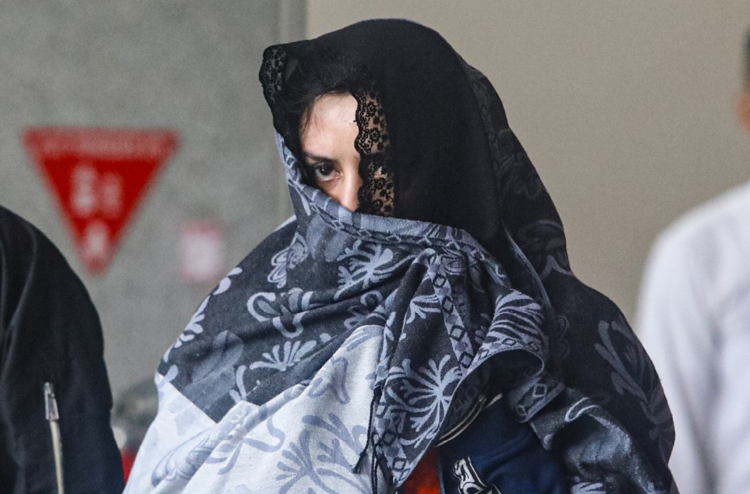 JADI TERSANGKA: Bupati Pekalongan Fadia Arafiq digiring petugas menggunakan rompi tahanan KPK di Gedung Merah Putih KPK, Jakarta, Rabu (4/3). 