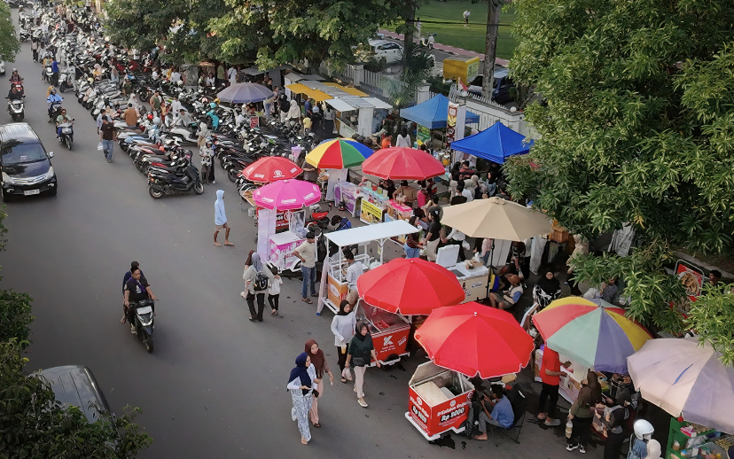 Ramai berburu takjil di Jalan Majapahit Mataram