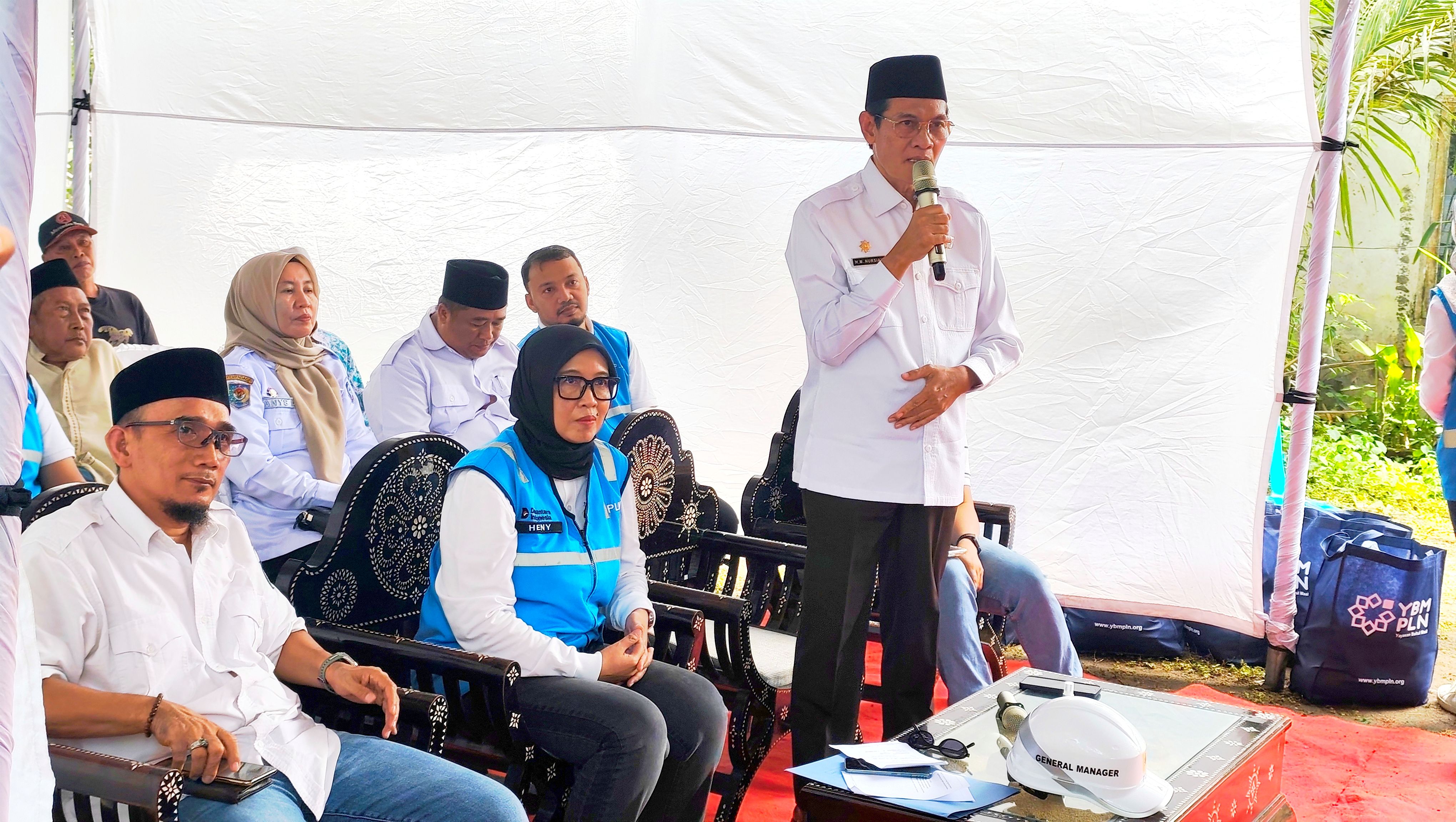 Wakil Bupati Lombok Tengah M Nursiah menyampaikan ketersambungan listrik bagi masyarakat mendorong penurunan RTLH, angka kemiskinan dan stunting di daerah secara daring, di Desa Labulia, Rabu (4/3)