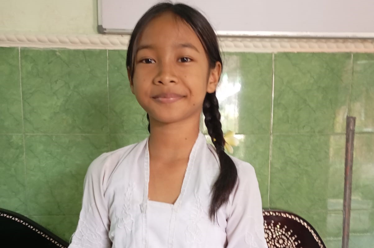 Ni Nyoman Virliana Putri, siswi SDN 14 Cakranegara unjuk gigi di lomba menyanyi IAHN Gde Pudja Mataram.