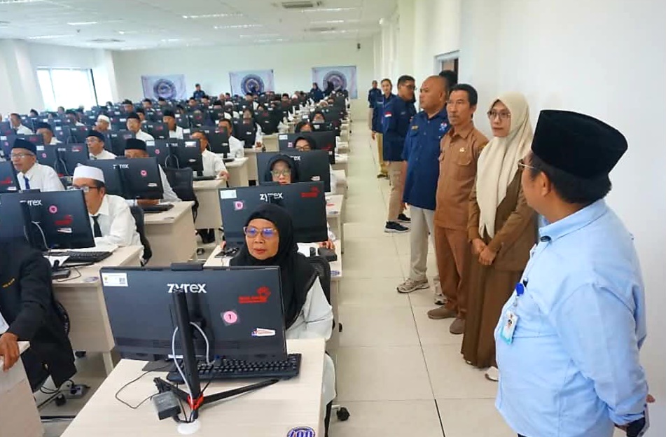 CEK KAPASITAS: Ratusan kepala sekolah mengikuti asesmen di Kantor BKN Mataram, Selasa (3/3).