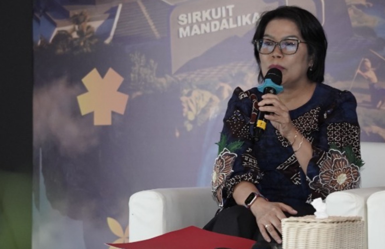 Kepala Kanwil DJP Nusa Tenggara, Judiana Manihuruk, dalam pertemuan bersama Forum KSSK di Mataram.