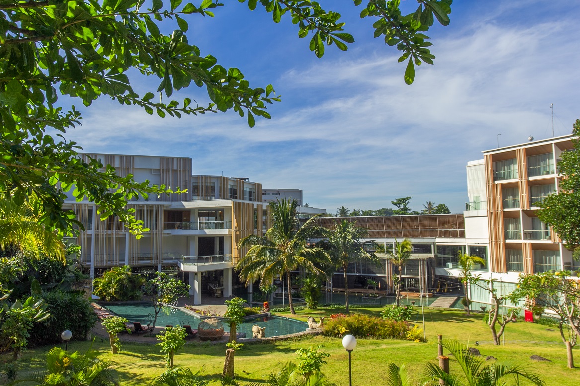REORIENTASI PASAR: Salah satu hotel di kawasan Senggigi, Lombok Barat. Pelaku perhotelan mulai melakukan reorientasi pasar sebagai antisipasi dampak gejolak Perang Iran.