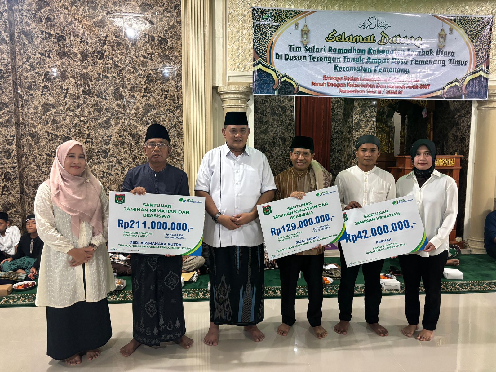 Penyerahan Kartu BPJS Ketenagakerjaan bagi 1.576 Pekerja Rentan di Kecamatan Pemenang, Wujud Nyata Komitmen Pemkab Lombok Utara