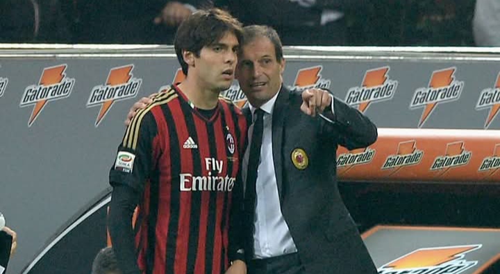 Kaka saat masih berseragam AC Milan, mendapat arahan pelatih Massimiliano Allegri. 
