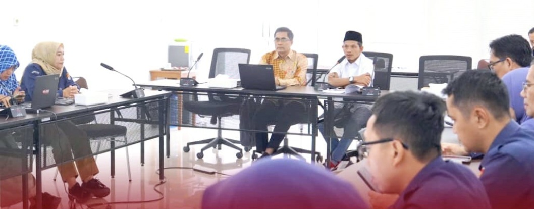 Jajaran KPU NTB menggelar rapat bersama seluruh KPU kabupaten/kota se-NTB secara daring, Jumat (6/3). 