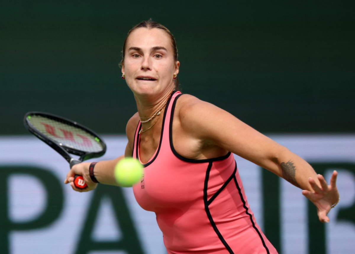 Aryna Sabalenka menang 6-4, 6-2 atas Himeno Sakatsume di Indian Wells 2026. Kemenangan ini menjadi laga ke-100 Sabalenka sebagai No.1 dunia.