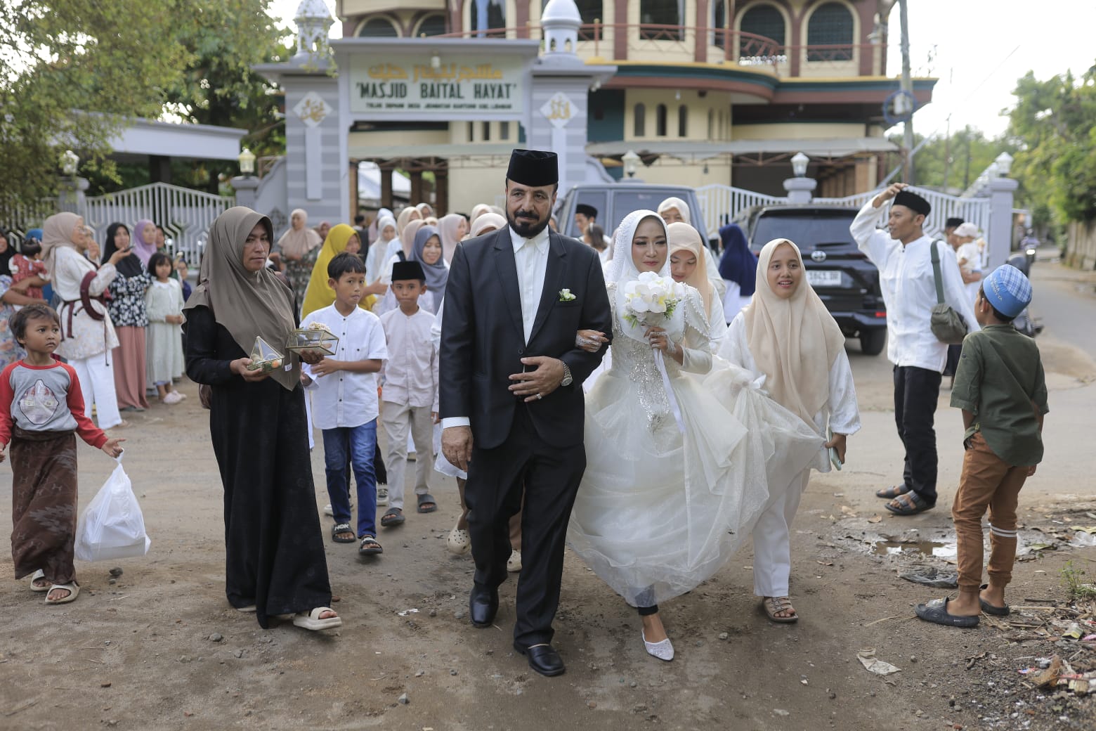 Kisah viral Muhammad Afsar, bule Dubai yang pesunting gadis cantik asal Lombok Barat.