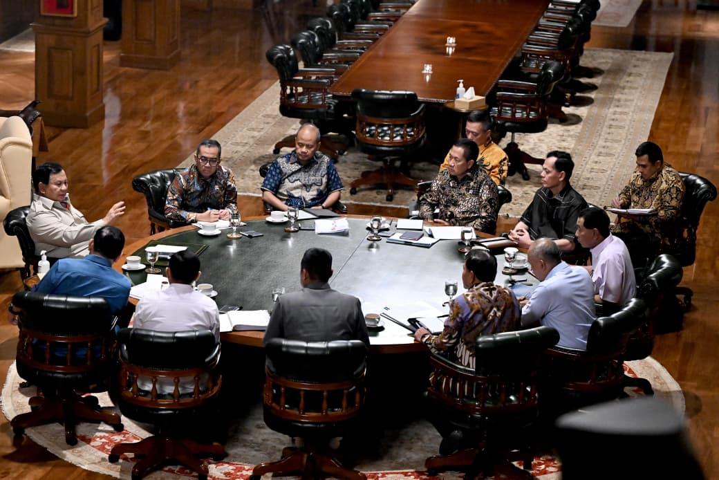 Presiden Prabowo Gelar Rapat di Hambalang, Bahas Pendidikan, Geopolitik hingga Kesiapan Mudik Lebaran