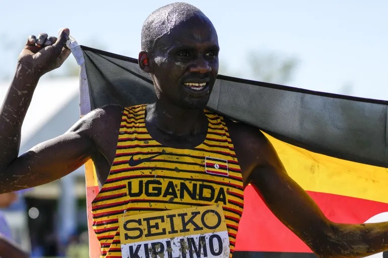 Pelari Uganda Jacob Kiplimo kembali memecahkan rekor dunia half marathon Kiplimo dengan waktu fantastis 57 menit 20 detik. (Darko Vojinovic/AP)