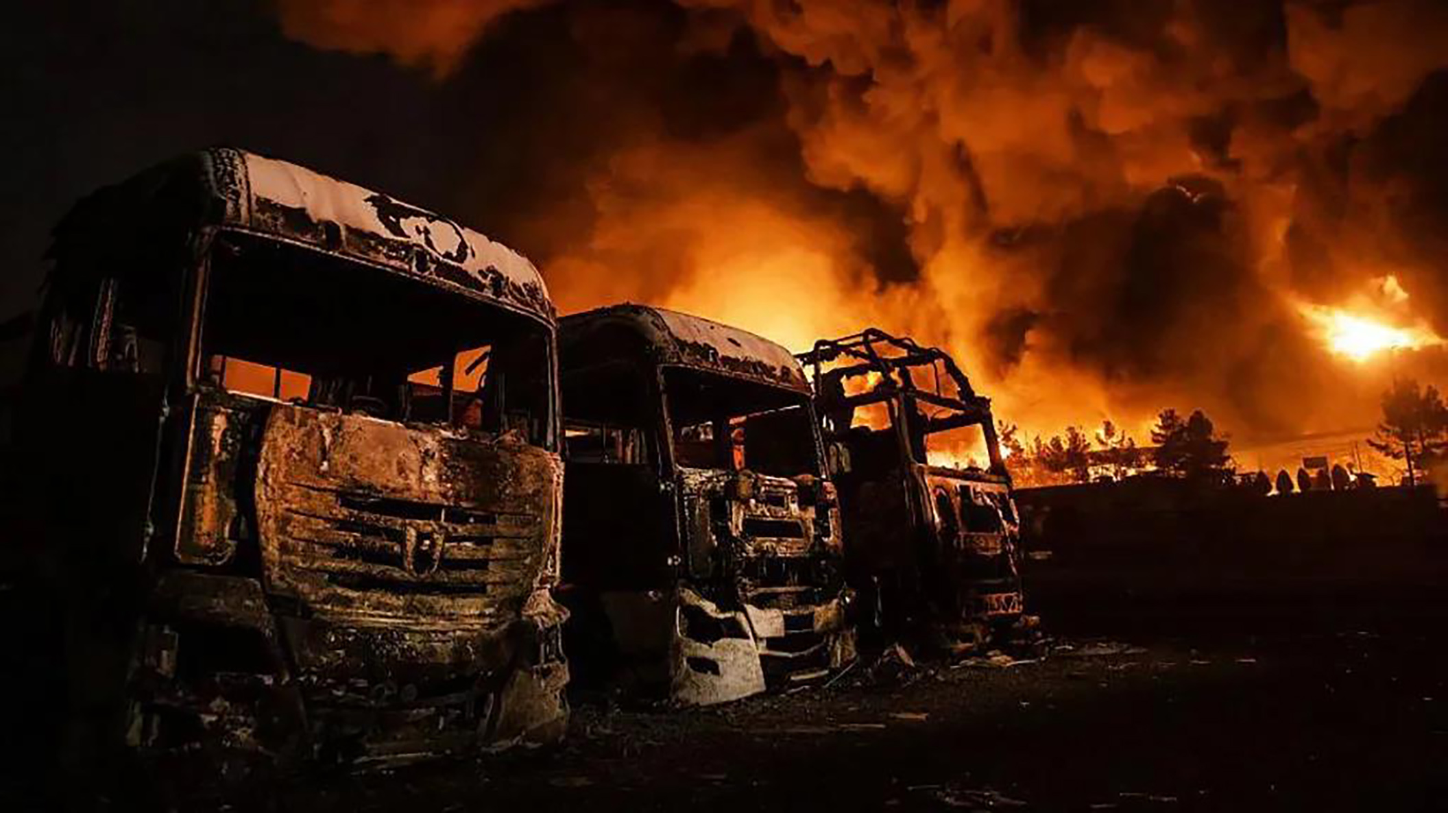 Fasilitas minyak di Teheran dihantam serangan udara pada akhir pekan. (Anadolu via Getty Images)