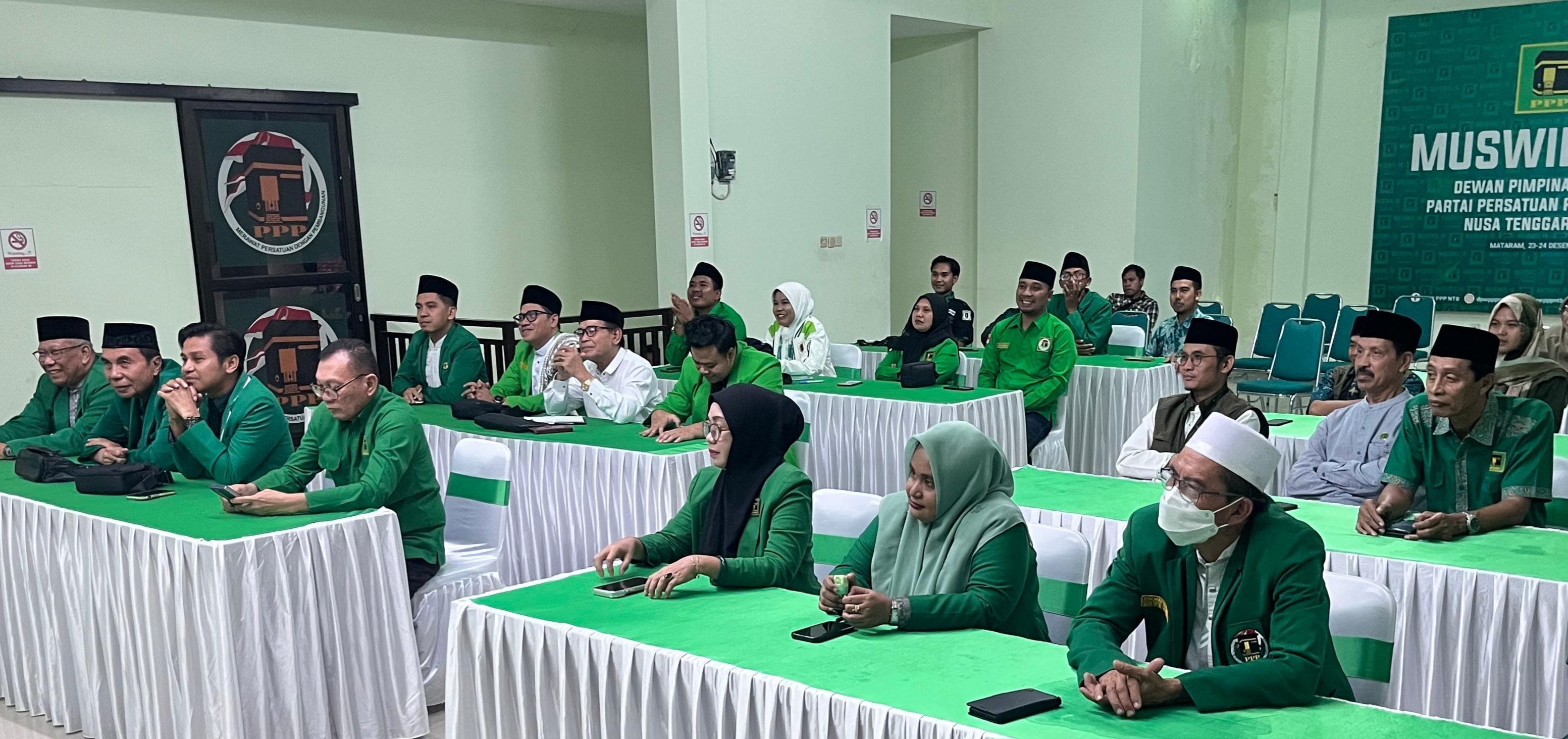 Pengurus DPW PPP NTB dan pimpinan DPC PPP se-NTB mengikuti Rapimwil, Minggu (8/3). 