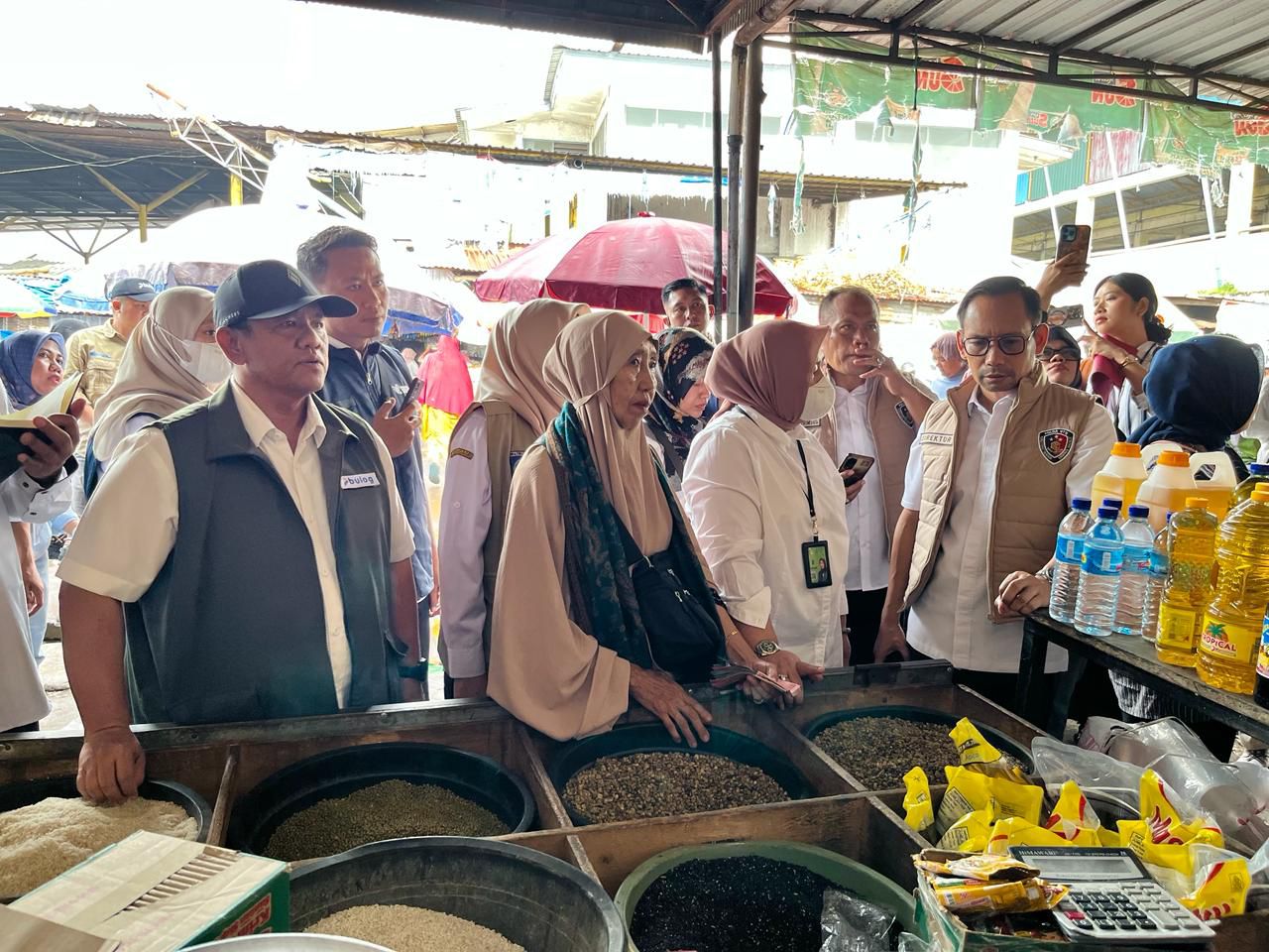 Stok aman masyarakat pun diimbau tetap tenang dan tidak melakukan pembelian secara berlebihan (panic buying).