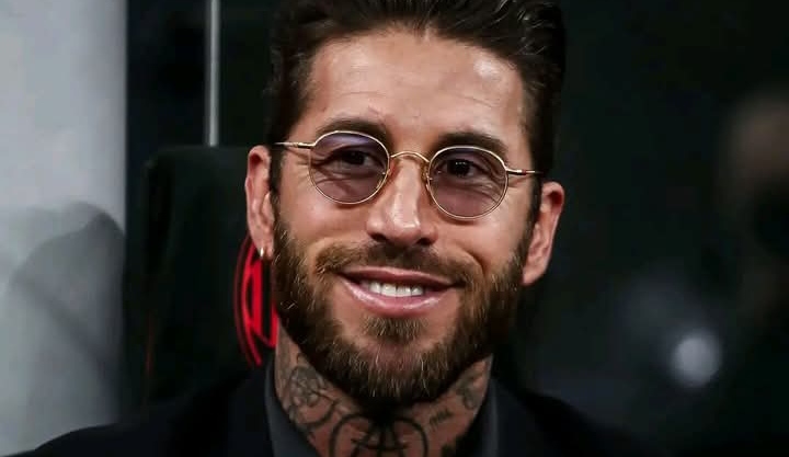 Sergio Ramos hadir di San Siro menyaksikan laga AC Milan vs Inter Milan. 