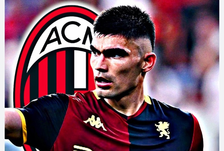 Bek lain yang juga masuk radar AC Milan adalah Johan Vasquez. 