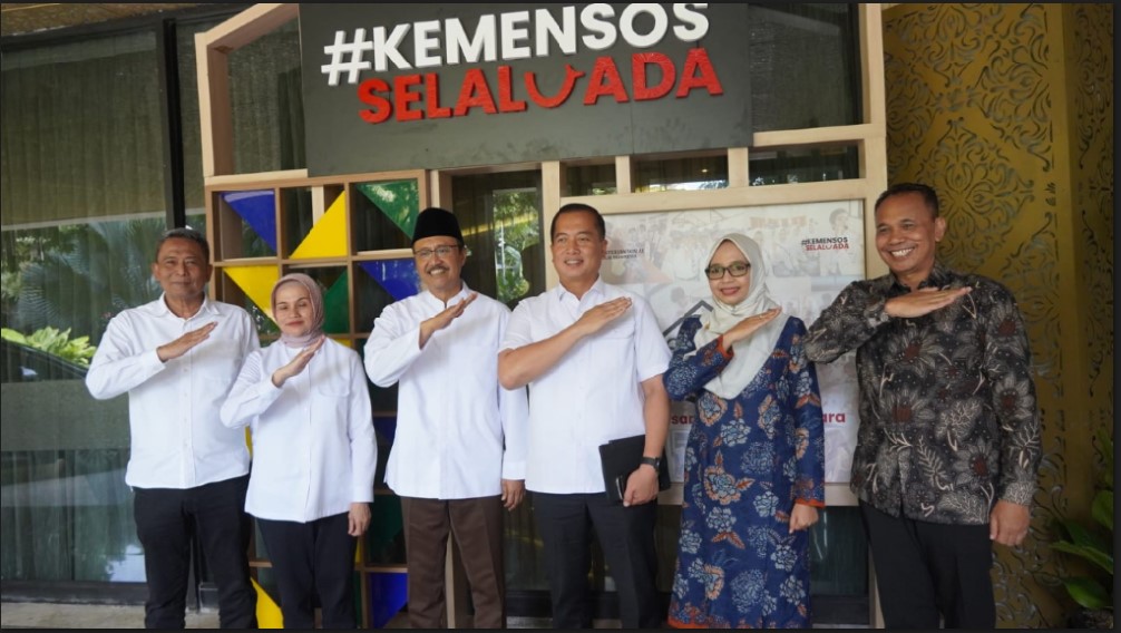 SINERGI: Mensos RI Saifullah Yusuf dan Gubernur NTB Lalu Muhamad Iqbal didampingi Kepala Dinas Kominfotik NTB Ahsanul Khalik dan Kepala Bappeda NTB Baiq Nelly Yuniarti saat pertemuan di Jakarta.