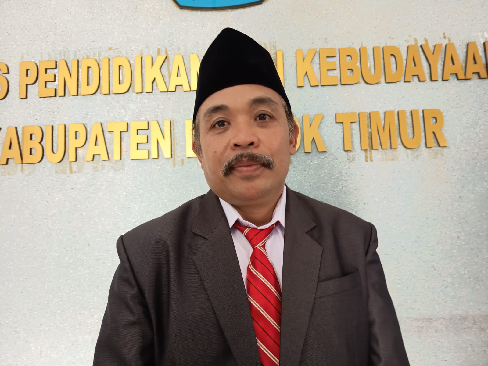 Kepala Dinas Dikbud Lotim M Nurul Wathoni.