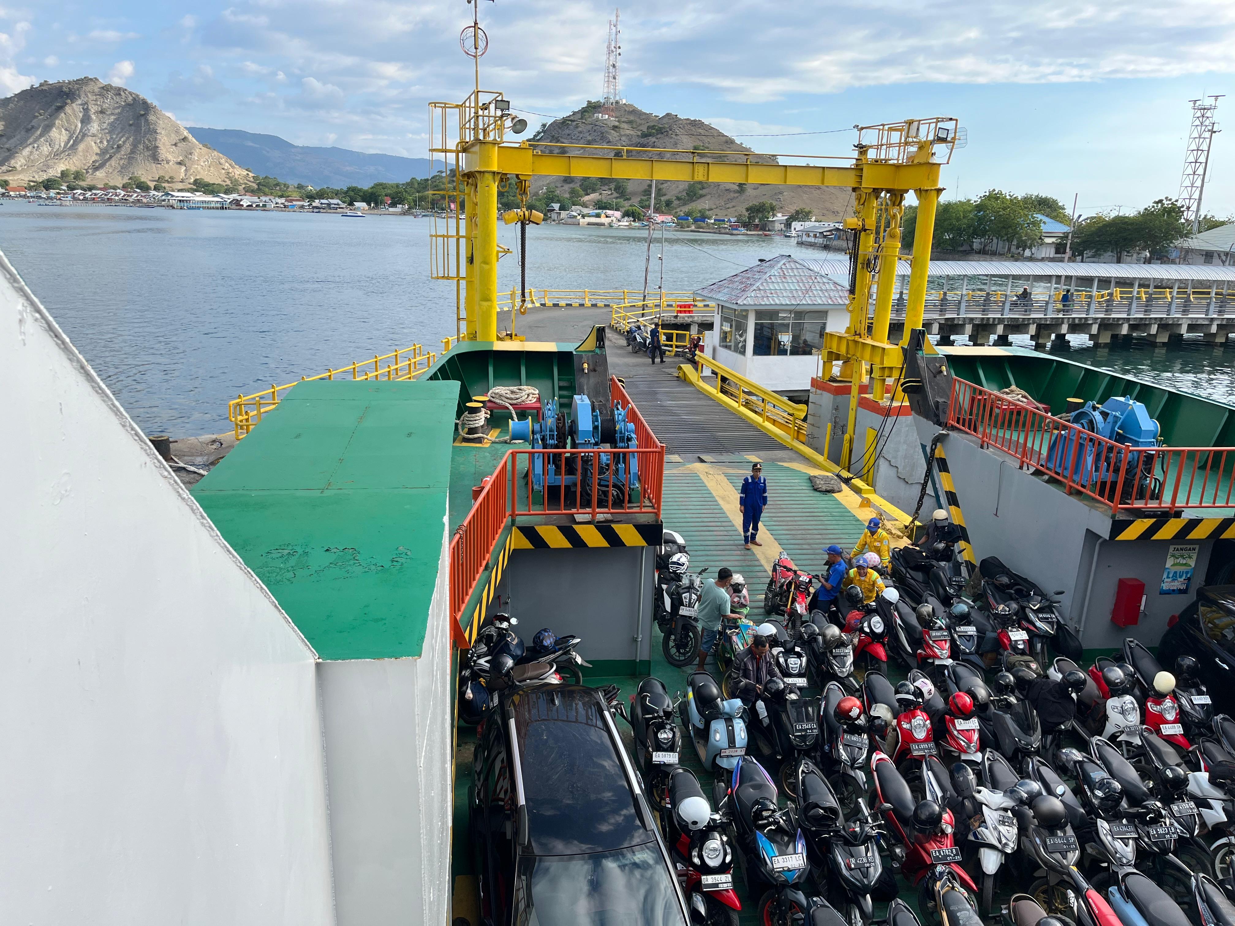 TRANSPORTASI LAUT: Di momen jelang lebaran, kapal selalu dipenuhi pemudik yang menunggu keberangkatan menuju kampung halaman. 