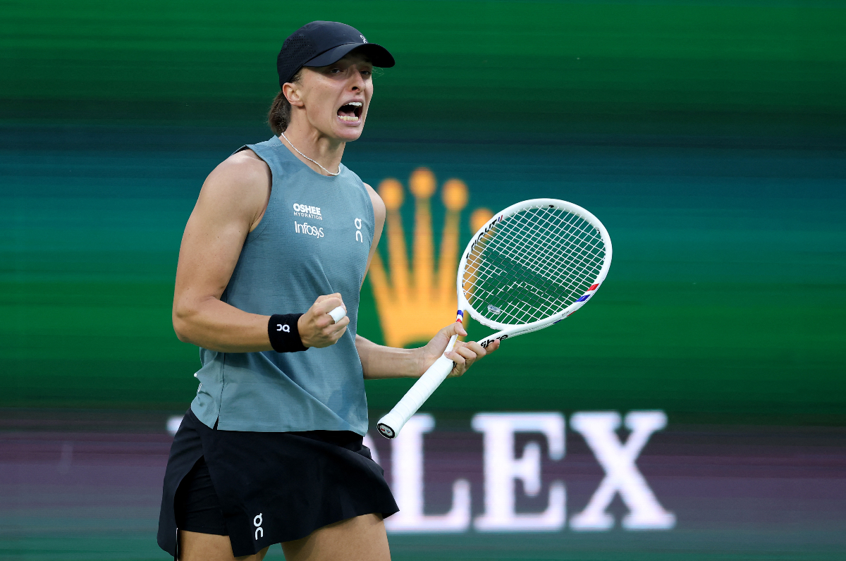 Iga Swiatek kalahkan Maria Sakkari 6-3, 6-2 di Indian Wells 2026. Swiatek balas kekalahan Doha dan kembali memburu gelar ketiga BNP Paribas Open.