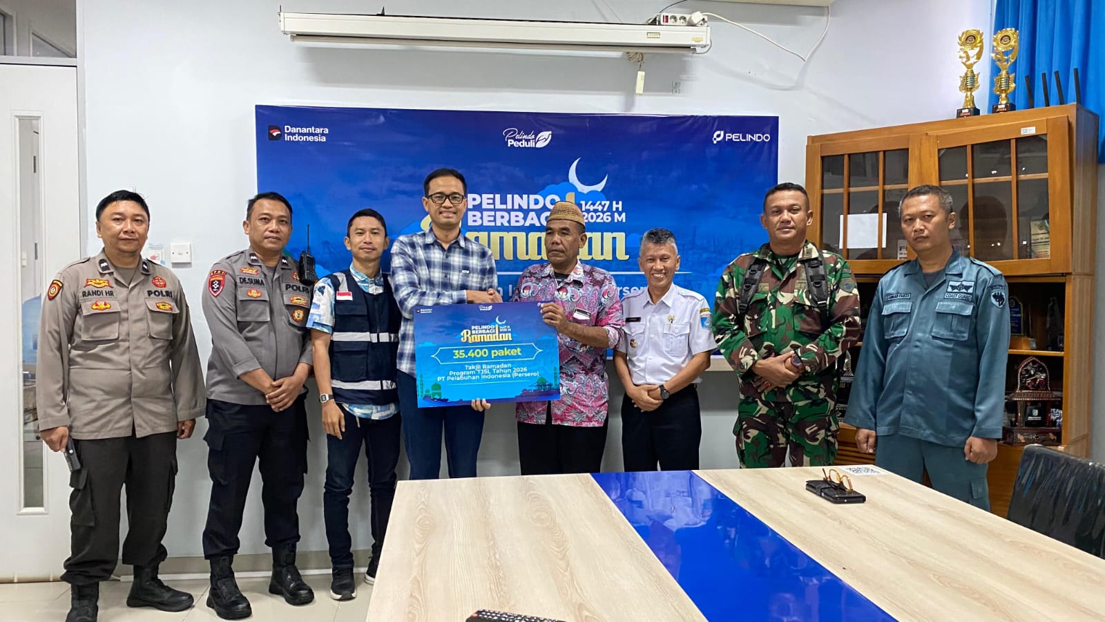 Pelindo Group menyalurkan berbagai bantuan kepada masyarakat, mulai dari 54.375 paket sembako, 35.400 paket takjil, hingga 7.710 penerima santunan bagi anak yatim didistribusikan di berbagai wilayah.