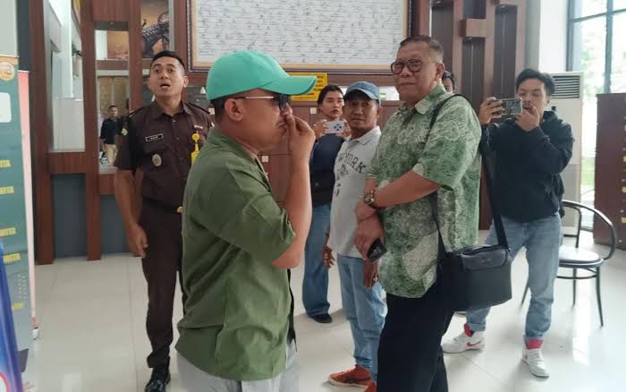 BAKAL DIPANGGIL LAGI: Salah satu anggota DPRD NTB Marga Harun mendatangi kantor Kejati NTB untuk diperiksa, beberapa waktu lalu.  