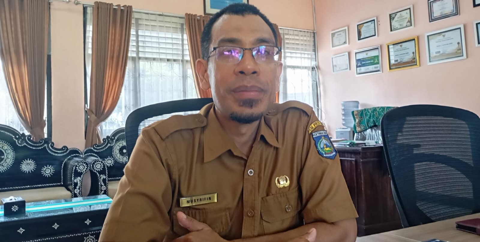 Kepala SMAN 1 Gunungsari Musyrifin