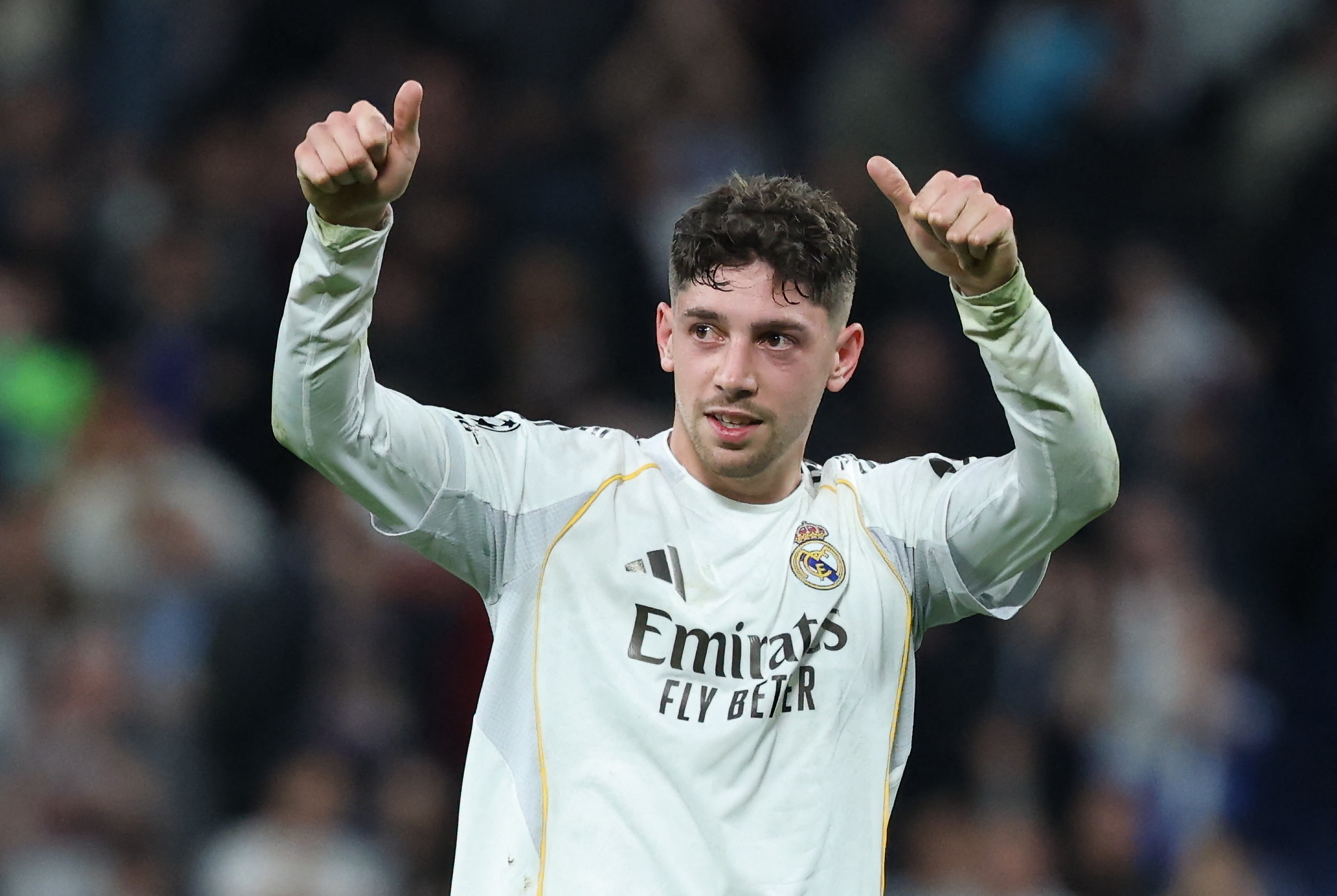 Federico Valverde dari Real Madrid merayakan kemenangan atas Manchester City pada leg pertama babak 16 besar UEFA Champions League di Santiago Bernab&eacute;u Stadium, 11 Maret 2026. (THOMAS COEX/AFP)