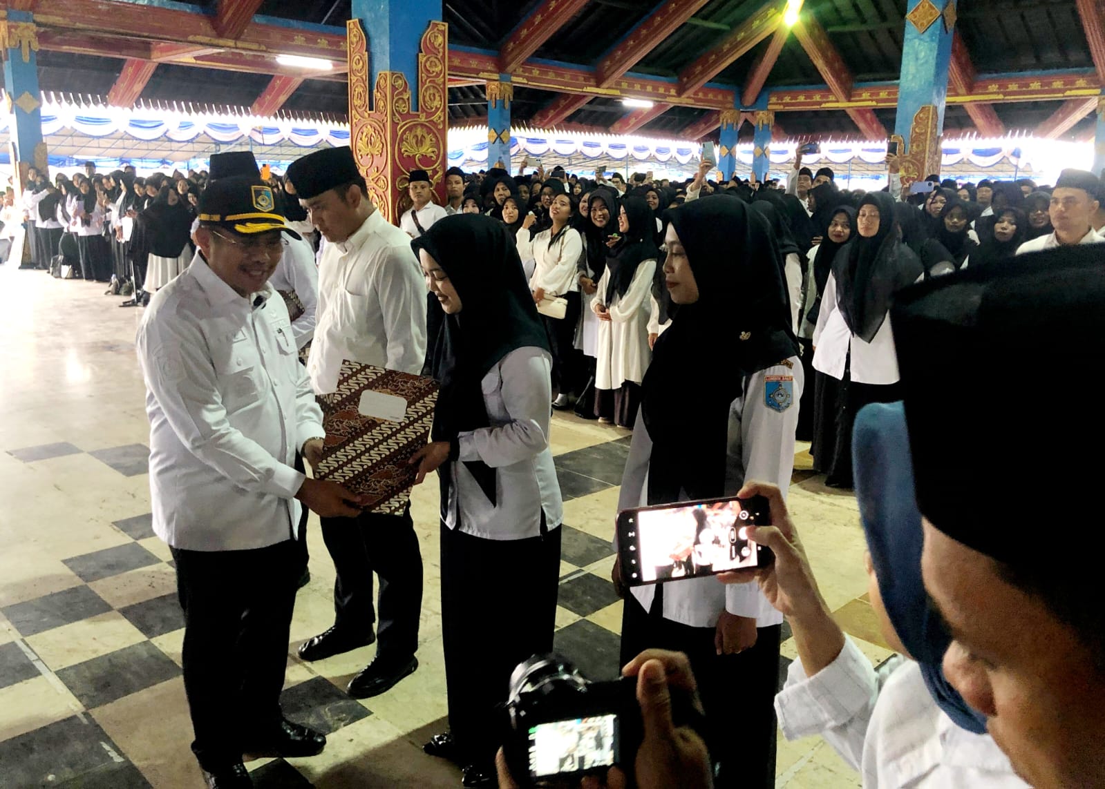 BELUM GAJIAN: Gaji PPPK paro waktu saat ini sedang jadi perbincangan menyusul dalam SK yang beredar gaji mereka tercantum Rp 250 ribu. 