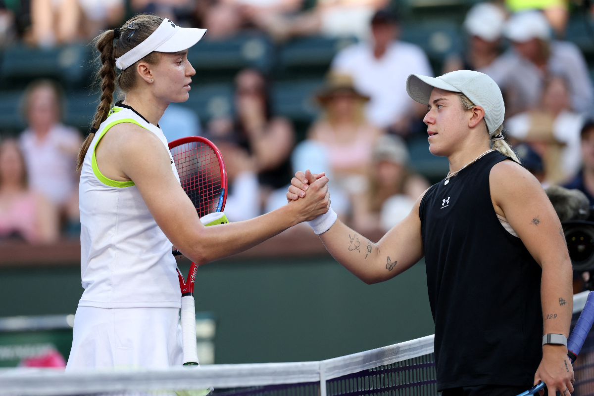 Elena Rybakina dan Elina Svitolina lolos ke perempat final Indian Wells 2026 setelah lawan mereka mundur karena cedera. Duel besar menanti.