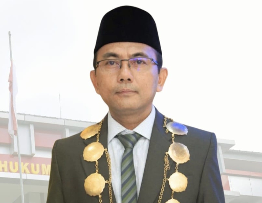 Dekan Fakultas Hukum (FH) Universitas Mataram (Unram) Dr Lalu Wira Pria Suhartana menilai pengangkatan kembali Pj Sekda NTB rawan cacat hukum. 