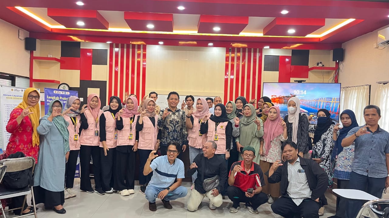 Tim Klinik Unram on site Health Service memberikan sosialisasi layanan kesehatan, konsultasi dokter, dan pemeriksaan gratis kepada civitas serta mahasiswa FHISIP Unram di ruang Vicon.