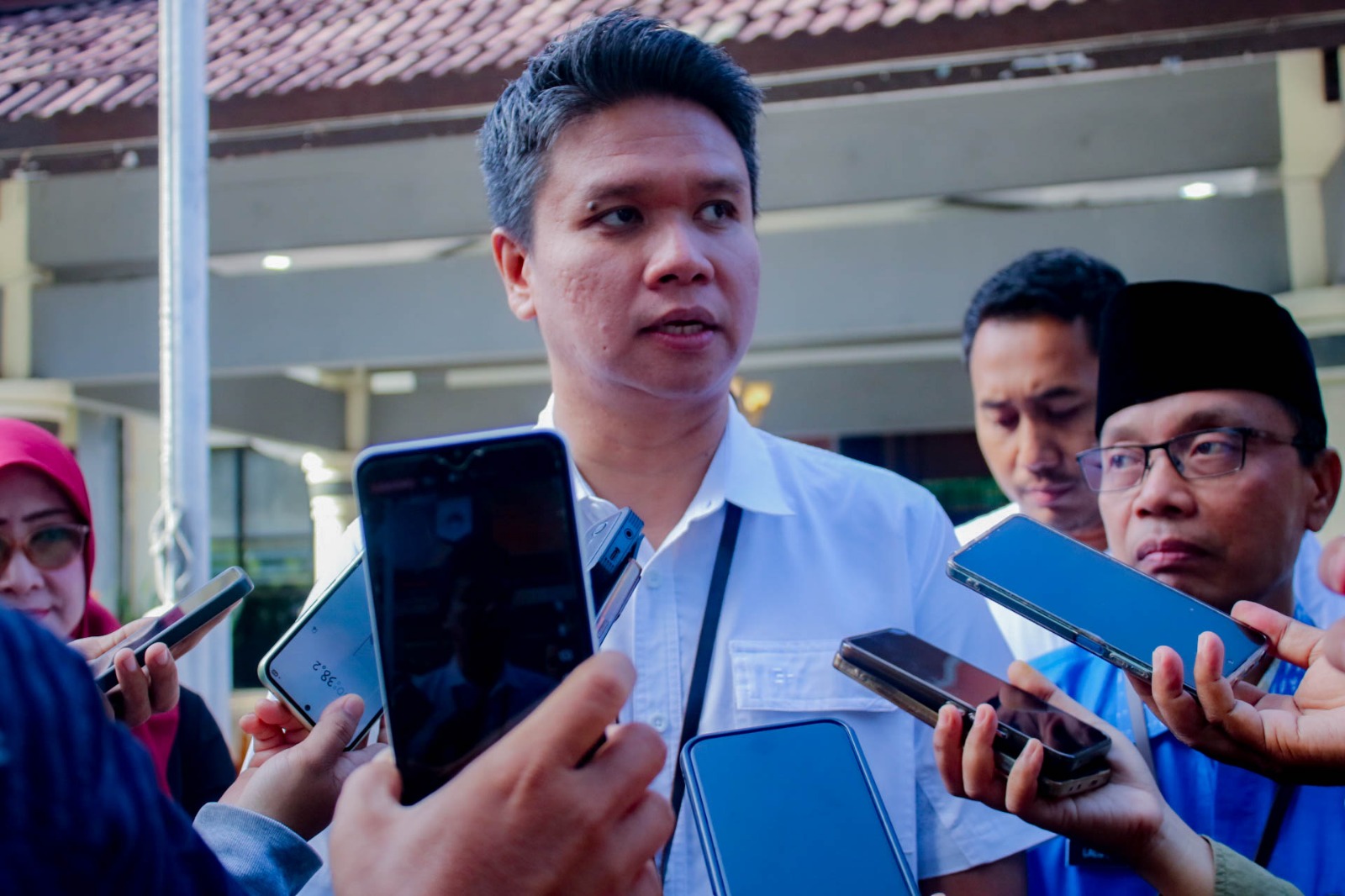 Wakil Pimpinan Wilayah (Wapimwil) Bulog NTB, Rizal P Sukmaadijaya, menjelaskan bahwa penyaluran Bapang yang mencakup alokasi untuk bulan Februari dan Maret ini memang diawali dari Kota Mataram.
