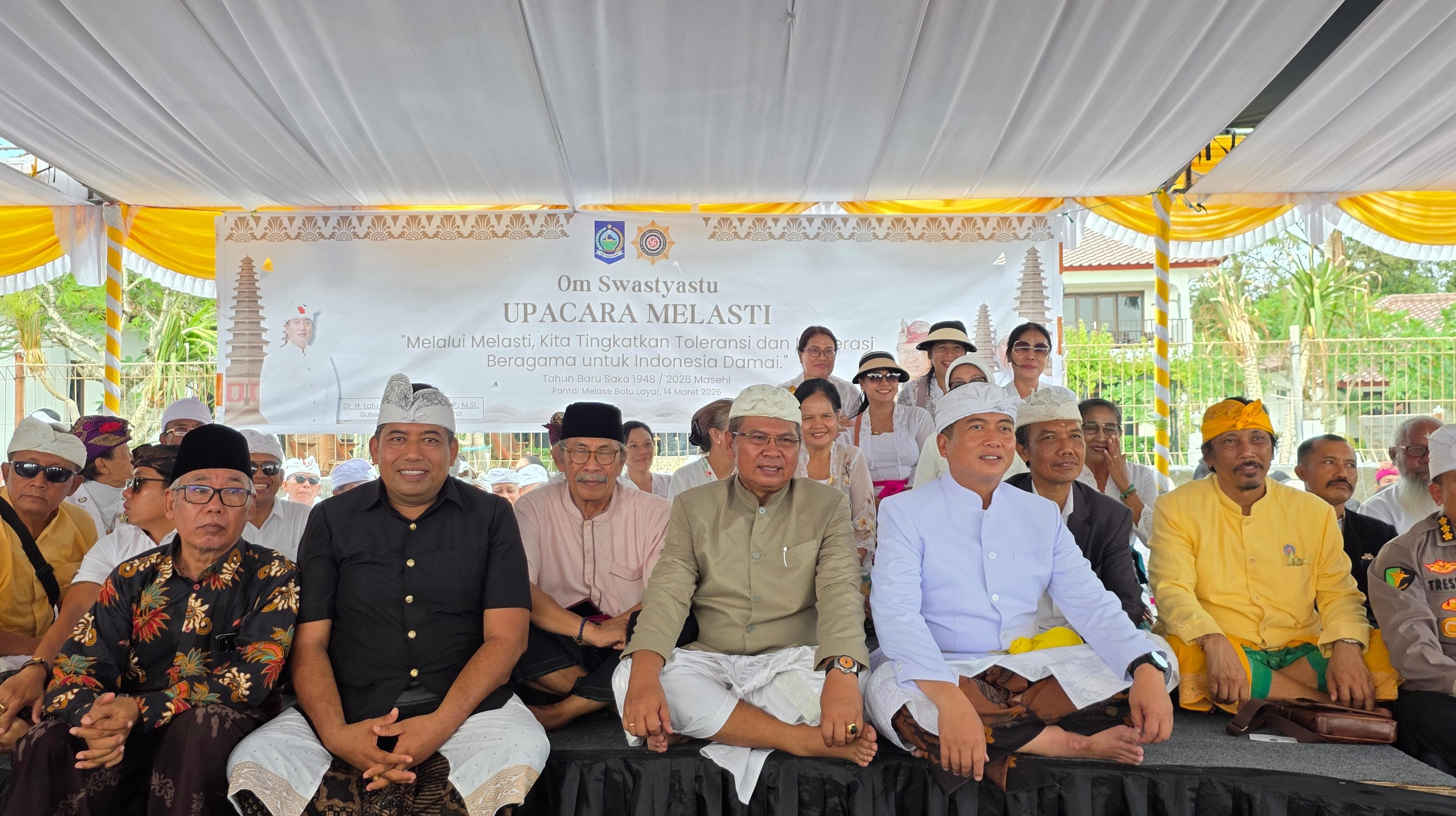 PERKUAT TOLERANSI: Gubernur NTB Lalu Muhammad Iqbal menghadiri Upacara Melasti di Lombok Barat, Sabtu (14/3). 