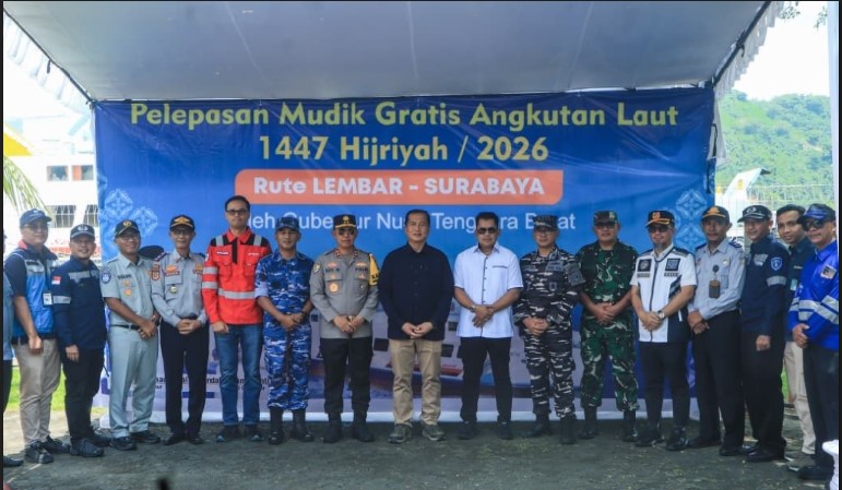 MUDIK: Gubernur NTB Lalu Muhamad Iqbal bersama Kapolda NTB Edi Murbowo, Danrem 162/WB Moch. Sjamsul Arief, Kajati NTB Wahyudi, serta sejumlah unsur Forkopimda saat pelepasan program mudik gratis.
