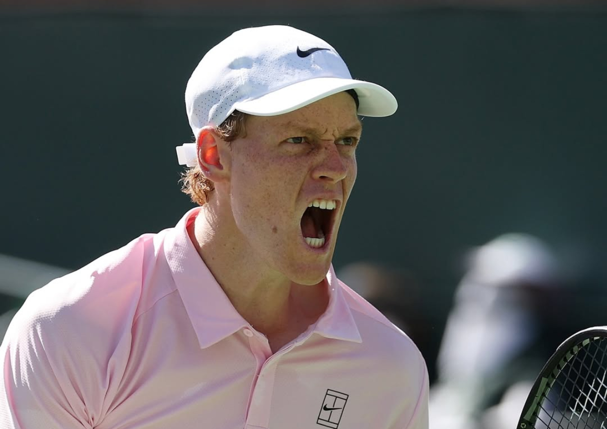 Jannik Sinner juara Indian Wells 2026 usai kalahkan Daniil Medvedev. Raih gelar besar ke-12 dan makin dekat dengan Carlos Alcaraz.