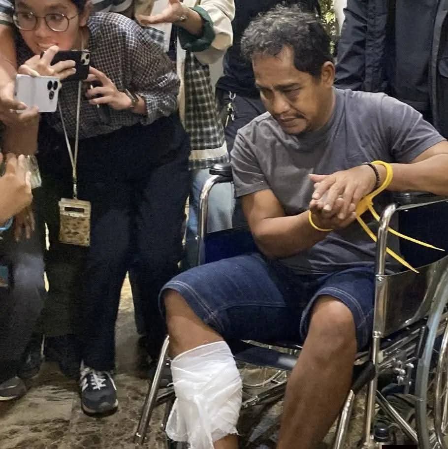 DILUMPUHKAN: Bandar narkoba M Hamid alias Boy menggunakan kursi roda saat dihadirkan dalam jumpa pers  Mabes Polri, beberapa hari lalu. 