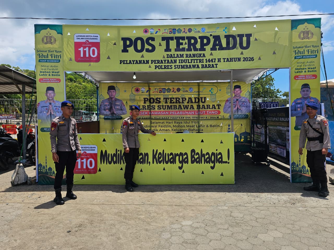 Personel Polairud bersiaga di Pos Terpadu kawasan Pelabuhan Laut Tano, Sumbawa Barat.