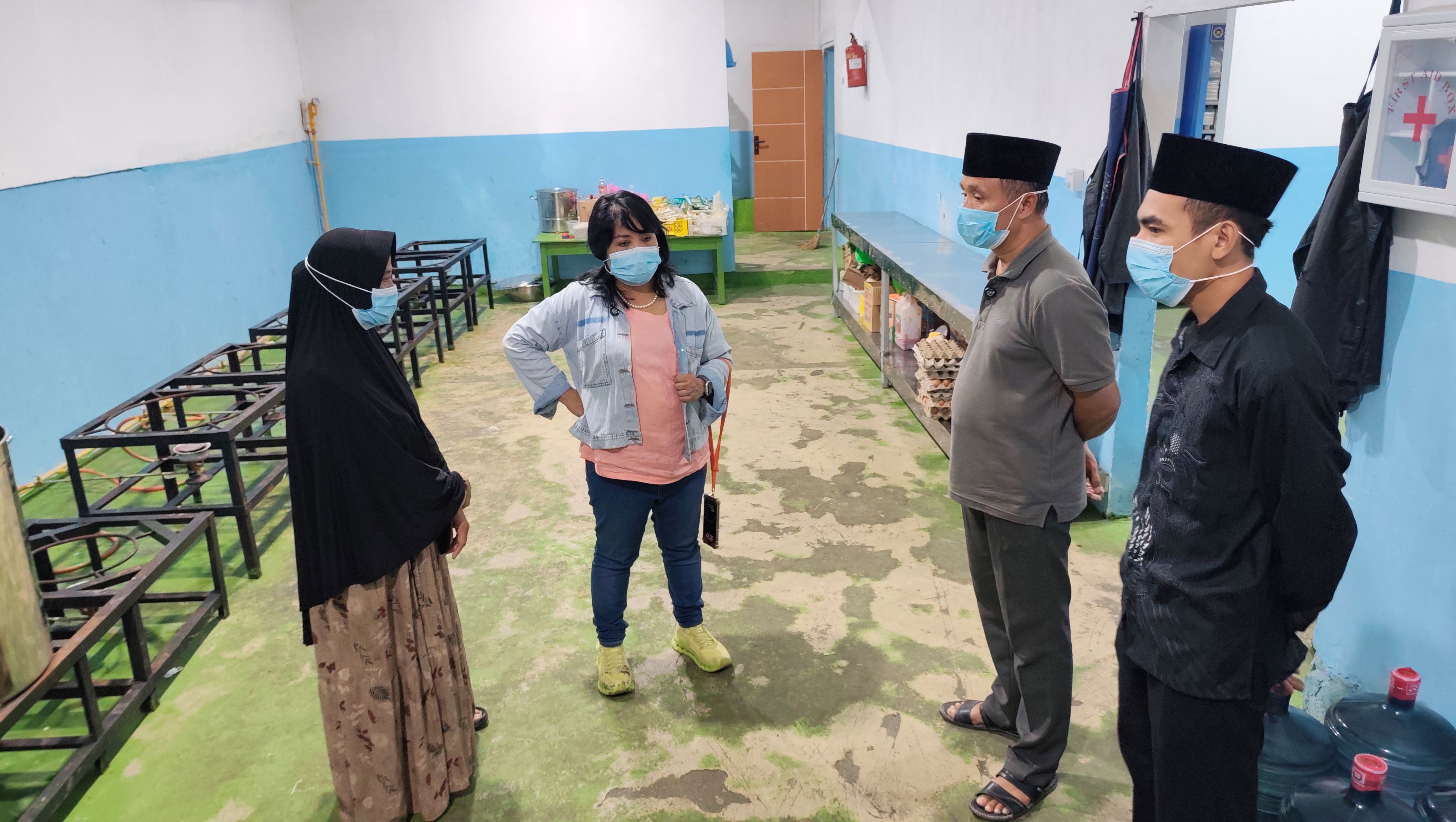 Juru Bicara BNG RI Dian Islamiati Fatwa sidak ke dapur SPPG Yayasan Gerakan Arah Bersama di Desa Bunut Baok, Praya, Lombok Tengah, Minggu (15/3). Temukan langgar juknis, dapur berpotensi disuspend.