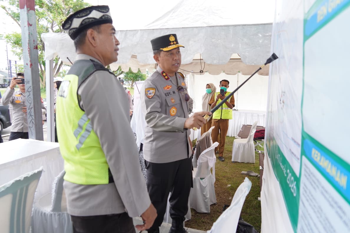 Kapolda NTB Irjen Pol Edy Murbowo melakukan pengecekan sejumlah pos pengamanan dalam rangka Operasi Ketupat Rinjani 2026. 
