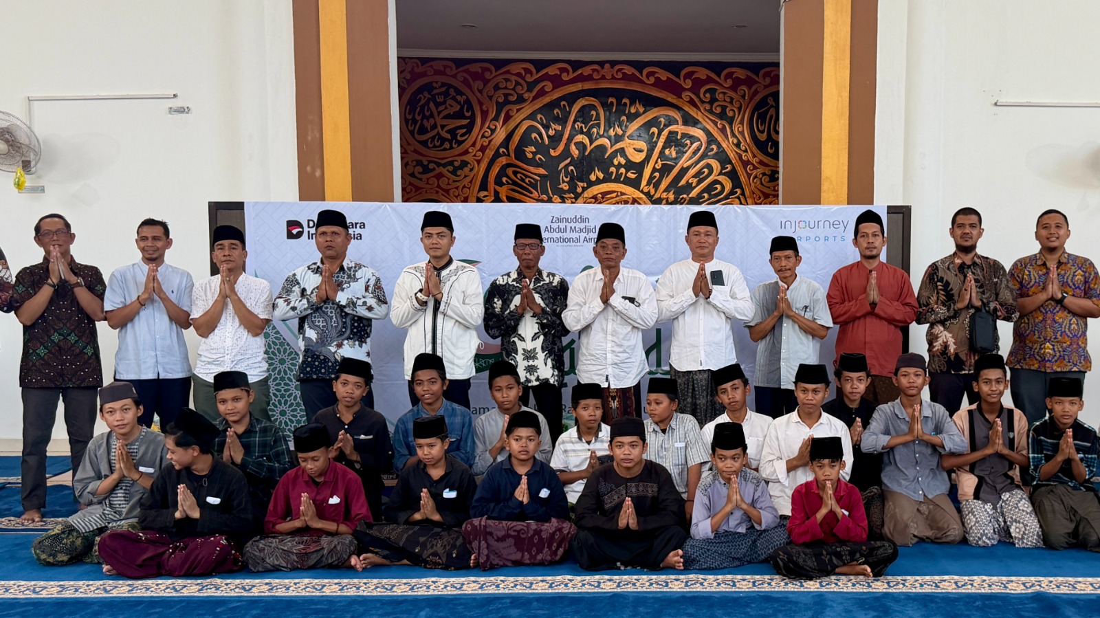 Manajemen InJourney Airports menggelar kegiatan Safari Ramadan sebagai bentuk kepedulian sosial kepada tenaga penunjang bandara serta masyarakat di lingkar bandara.