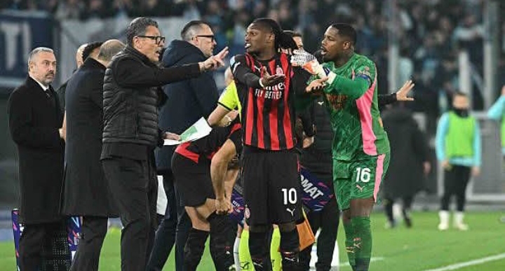 Rafael Leao meluapkan emosi sesaat diganti dalam laga Lazio vs AC Milan. 