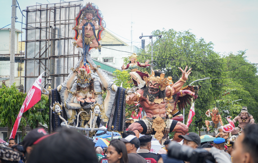 Parade ogoh-ogoh di Mataram