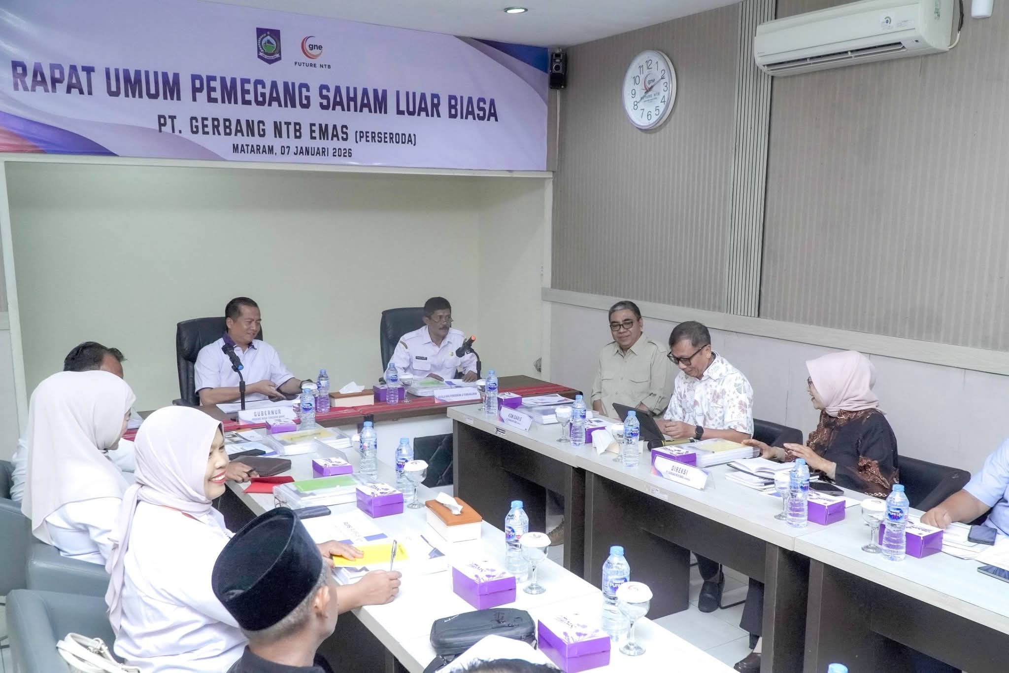 Gubernur NTB Lalu Muhamad Iqbal, saat membuka Rapat Umum Pemegang Saham Luar Biasa (RUPS LB) PT GNE di Mataram, Januari lalu.